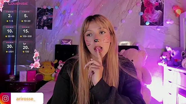 ariana rosse   online show from October 31, 8:59 am