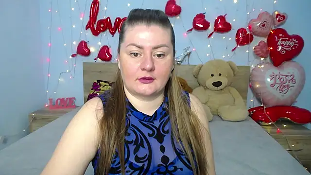 ZannaDreil online show from February 5, 7:10 pm
