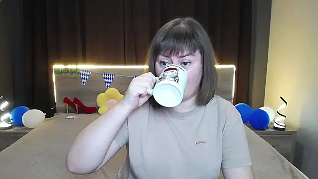 ZannaDreil online show from October 6, 6:05 pm