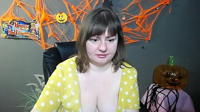 ZannaDreil online show from October 26, 7:20 pm