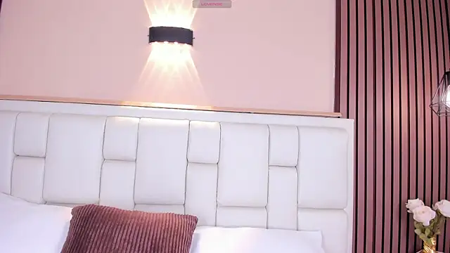 AvyMilton online show from April 2, 11:52 am