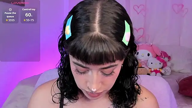 melody suarez online show from November 1, 8:33 pm