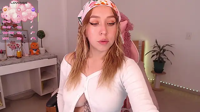 Snapshot of Dahlia__espresso chatting on November 25, 6:41 pm Dahlia espresso online show from November 25, 6:41 pm