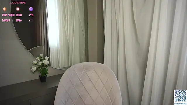 Snapshot of EvelyynLopez chatting on February 14, 10:17 am EvelyynLopez online show from February 14, 10:17 am