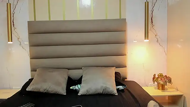 MelaniieRoux online show from March 8, 1:50 am