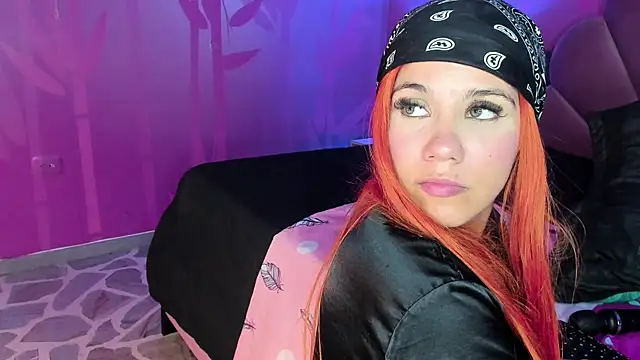 MelaniieRoux online show from March 22, 6:00 am