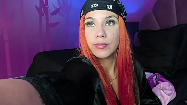 MelaniieRoux online show from March 22, 9:02 am