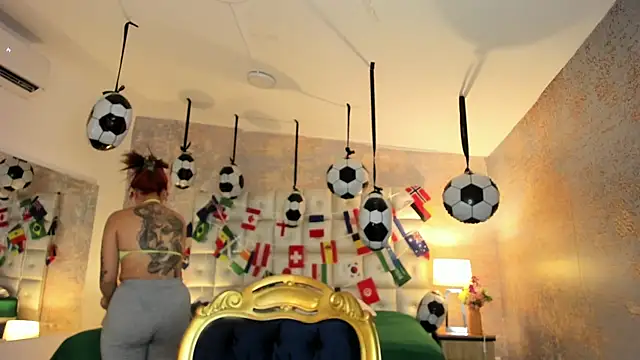 MelaniieRoux online show from July 17, 7:41 pm