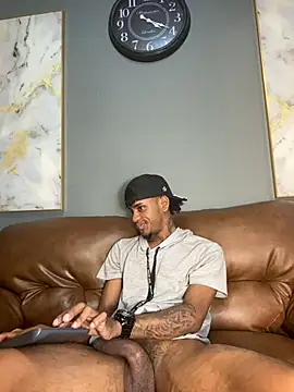 AaronCruz  online show from December 28, 7:43 pm
