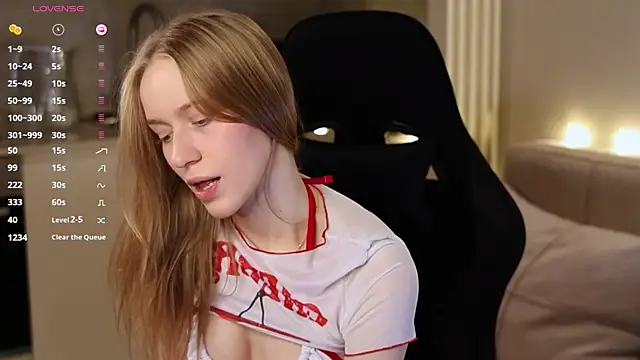 PollyAgata online show from October 18, 7:25 pm