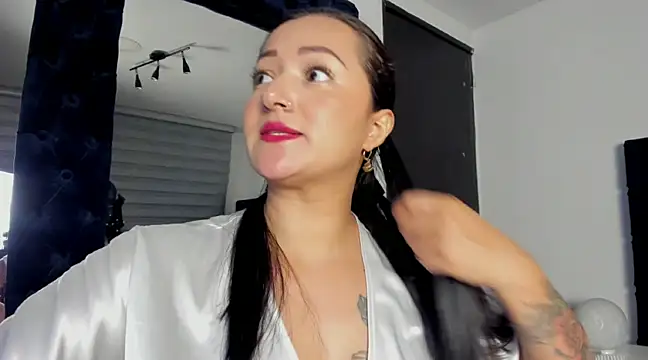  Cristal evans online show from February 3, 4:04 am