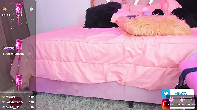 Snapshot of Miia77_ chatting on December 22, 5:56 am Miia77  online show from December 22, 5:56 am