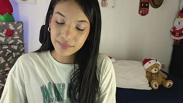 Snapshot of kharelys_777 chatting on December 17, 12:01 am kharelys 777 online show from December 17, 12:01 am