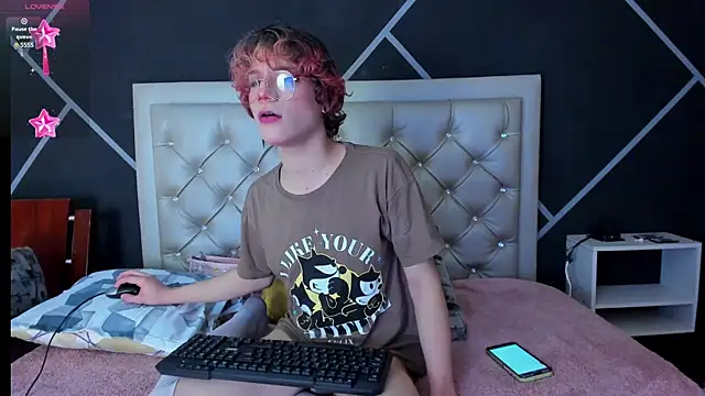 Snapshot of Max_lover1 chatting on January 4, 2:35 pm Max lover1 online show from January 4, 2:35 pm