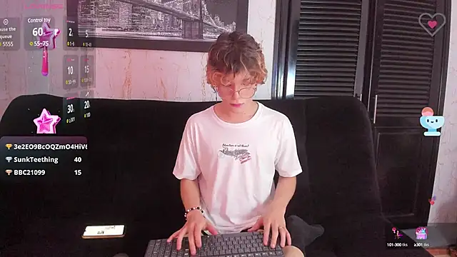 Snapshot of Max_lover1 chatting on February 3, 5:03 pm Max lover1 online show from February 3, 5:03 pm