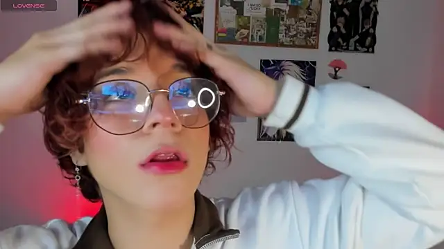 Snapshot of Max_lover1 chatting on October 21, 2:12 am Max lover1 online show from October 21, 2:12 am