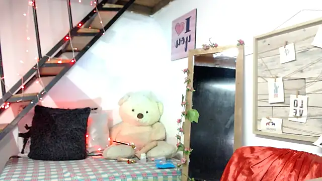 Snapshot of luna_sky83 chatting on October 8, 5:49 am luna sky83 online show from October 8, 5:49 am