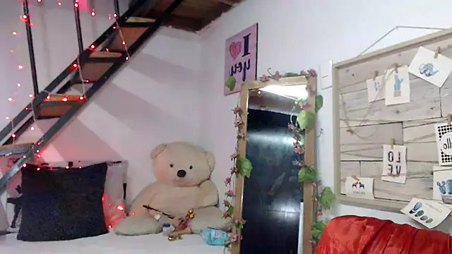 Snapshot of luna_sky83 chatting on October 24, 5:48 am luna sky83 online show from October 24, 5:48 am