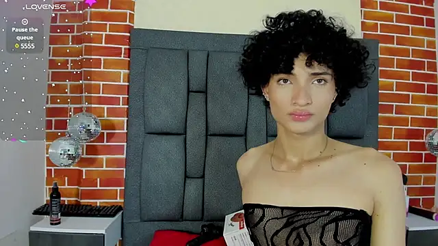 Snapshot of appolo_jay chatting on February 21, 1:44 am appolo jay online show from February 21, 1:44 am