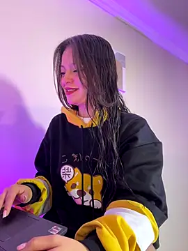 LucyEvans  online show from November 4, 10:58 am