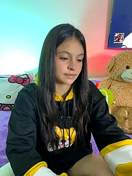 LucyEvans  online show from November 19, 4:12 am