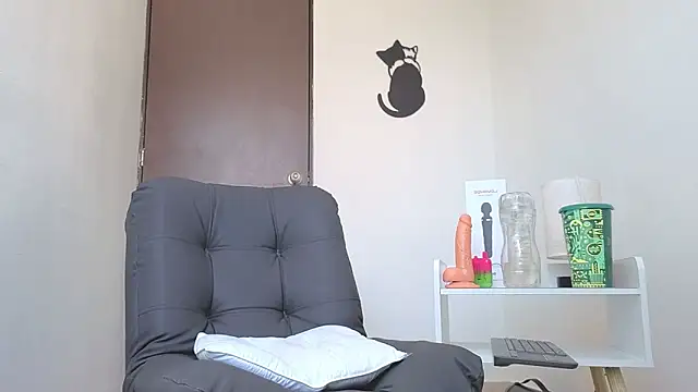 Snapshot of Saturno_v chatting on October 17, 2:19 pm Saturno v online show from October 17, 2:19 pm