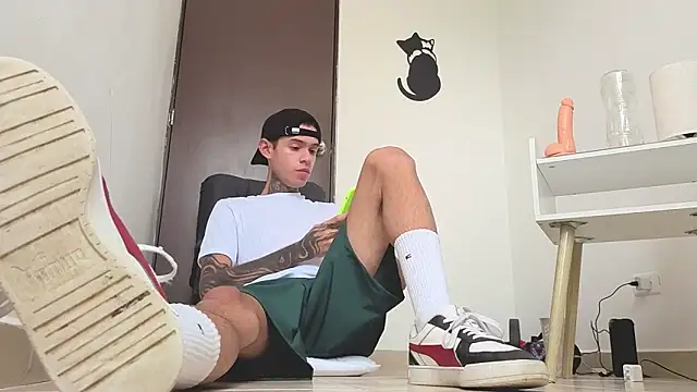 Snapshot of Saturno_v chatting on November 6, 11:11 am Saturno v online show from November 6, 11:11 am