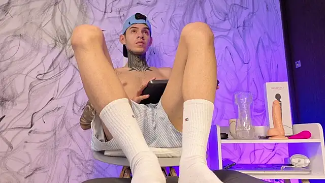 Snapshot of Saturno_v chatting on February 6, 10:40 am Saturno v online show from February 6, 10:40 am