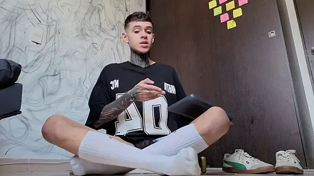 Snapshot of Saturno_v chatting on February 13, 1:07 pm Saturno v online show from February 13, 1:07 pm