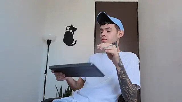 Snapshot of Saturno_v chatting on February 26, 2:27 pm Saturno v online show from February 26, 2:27 pm