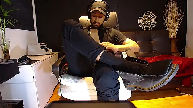 alessandro wye online show from October 3, 10:12 am