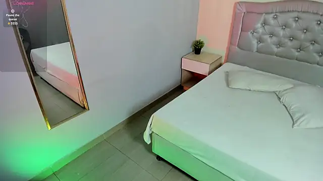 escarleth   online show from January 10, 1:13 pm