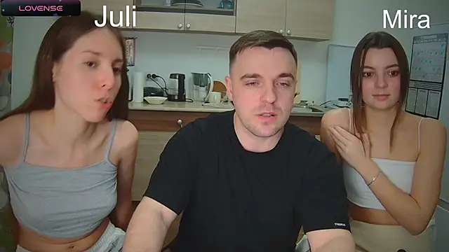 Snapshot of fcjuicy_pussy chatting on February 12, 7:13 pm fcjuicy pussy online show from February 12, 7:13 pm