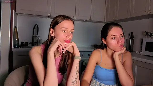 Snapshot of fcjuicy_pussy chatting on October 9, 12:25 pm fcjuicy pussy online show from October 9, 12:25 pm