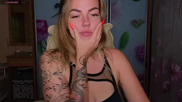 EmilyRobbie online show from September 30, 3:50 pm