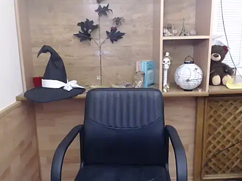 DaniellaKiss online show from December 3, 9:35 pm