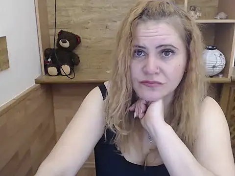 DaniellaKiss online show from April 14, 7:42 pm