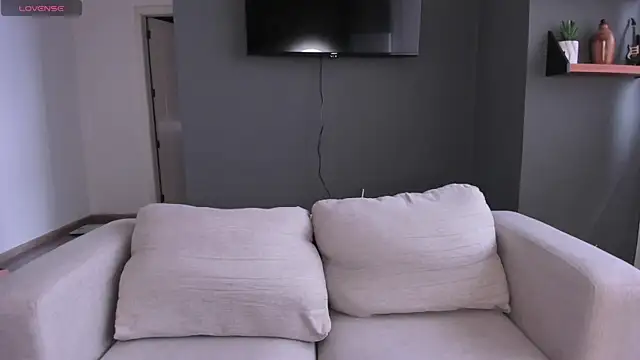 jessica tenderly online show from December 17, 3:40 pm