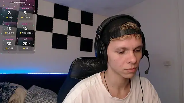 bryamado69 online show from October 19, 8:20 pm