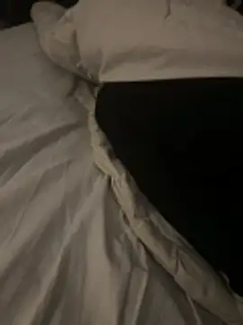 Snapshot of pignoufe chatting on February 19, 11:01 pm pignoufe online show from February 19, 11:01 pm