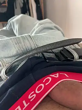 Snapshot of pignoufe chatting on February 20, 4:18 pm pignoufe online show from February 20, 4:18 pm