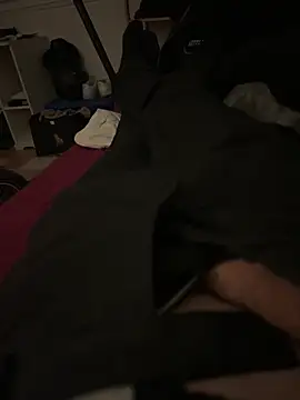 Snapshot of pignoufe chatting on February 27, 10:43 pm pignoufe online show from February 27, 10:43 pm