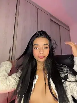 Snapshot of Laura_fernandezII chatting on December 4, 8:50 pm Laura fernandezII online show from December 4, 8:50 pm