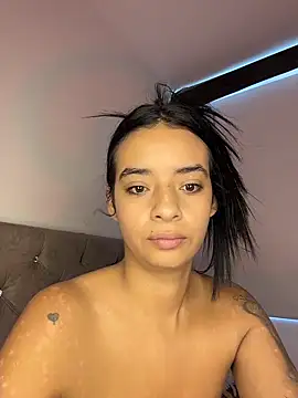 Snapshot of Laura_fernandezII chatting on December 5, 9:00 pm Laura fernandezII online show from December 5, 9:00 pm