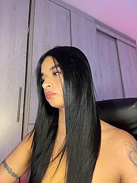 Snapshot of Laura_fernandezII chatting on December 15, 10:14 pm Laura fernandezII online show from December 15, 10:14 pm