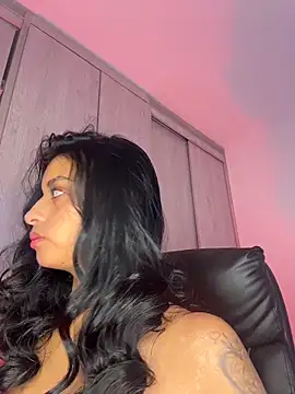 Snapshot of Laura_fernandezII chatting on December 20, 8:27 pm Laura fernandezII online show from December 20, 8:27 pm