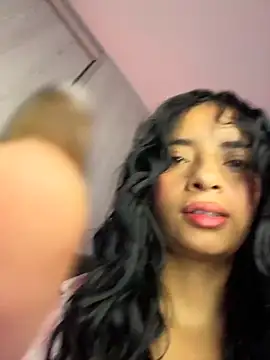 Snapshot of Laura_fernandezII chatting on December 22, 3:09 pm Laura fernandezII online show from December 22, 3:09 pm