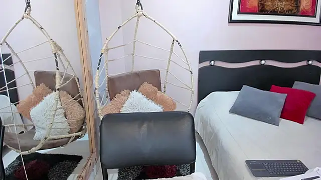 Snapshot of LenaRuiz_ chatting on February 18, 12:01 pm LenaRuiz online show from February 18, 12:01 pm