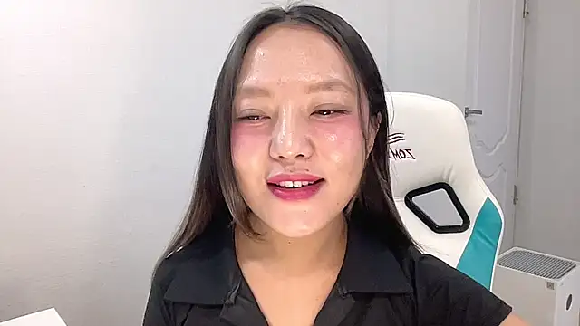 Risalynn online show from December 15, 3:45 am