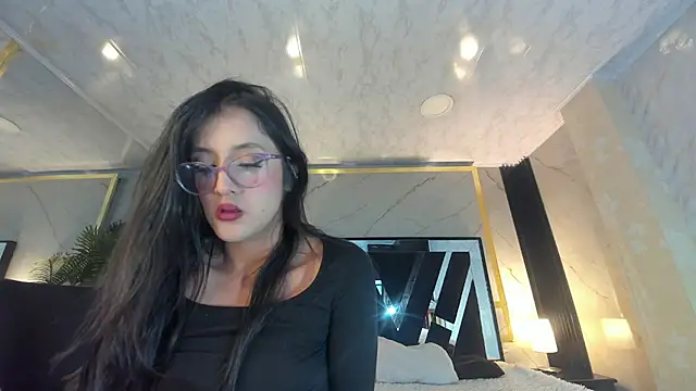 Snapshot of Princess_Violett chatting on November 28, 2:31 pm Princess Violett online show from November 28, 2:31 pm